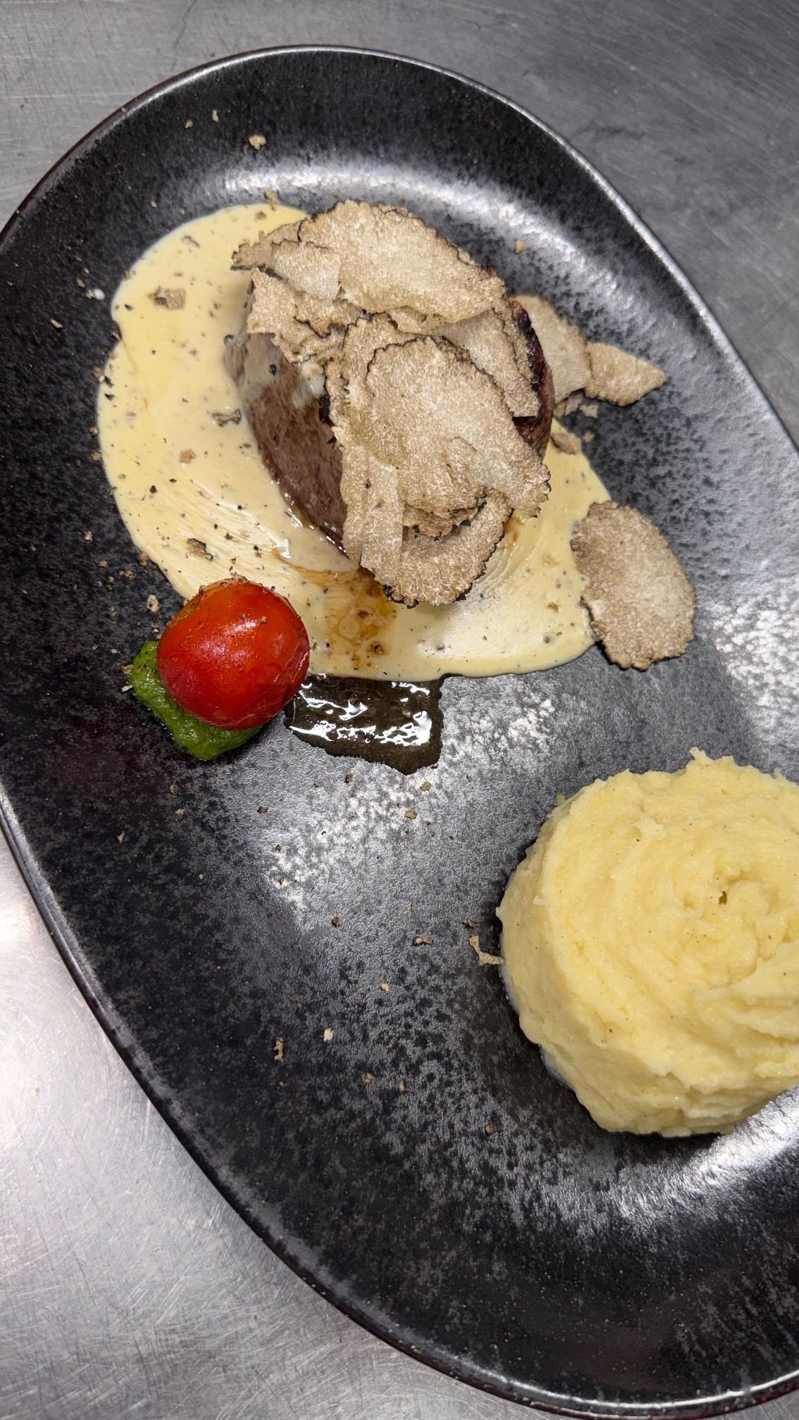 Rinderfilet mit frischem Trüffel und Kartoffelpüree